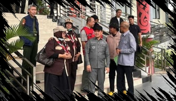 Pesawat Menhut Raja Juli Tidak Bisa Mendarat di Kalbar Akibat Asap Karhutla