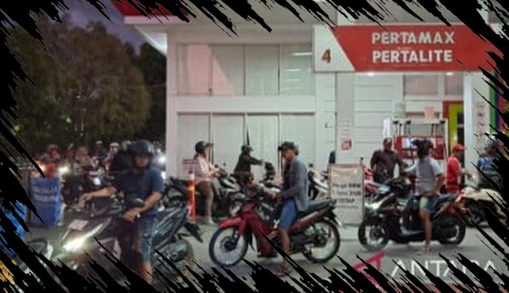 Jember Terapkan WFH untuk ASN dan Sekolah Daring Akibat Antrean BBM yang Panjang Jember Terapkan WFH untuk ASN dan Sekolah Daring Akibat Antrean BBM yang Panjang