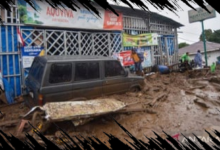 300 Anggota Brimob Evakuasi Warga Terdampak Banjir Bandang di Solok