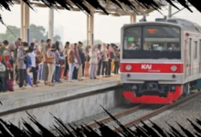 Pohon Tumbang Dekat Stasiun UI Ganggu Perjalanan KRL Bogor Secara Sementara